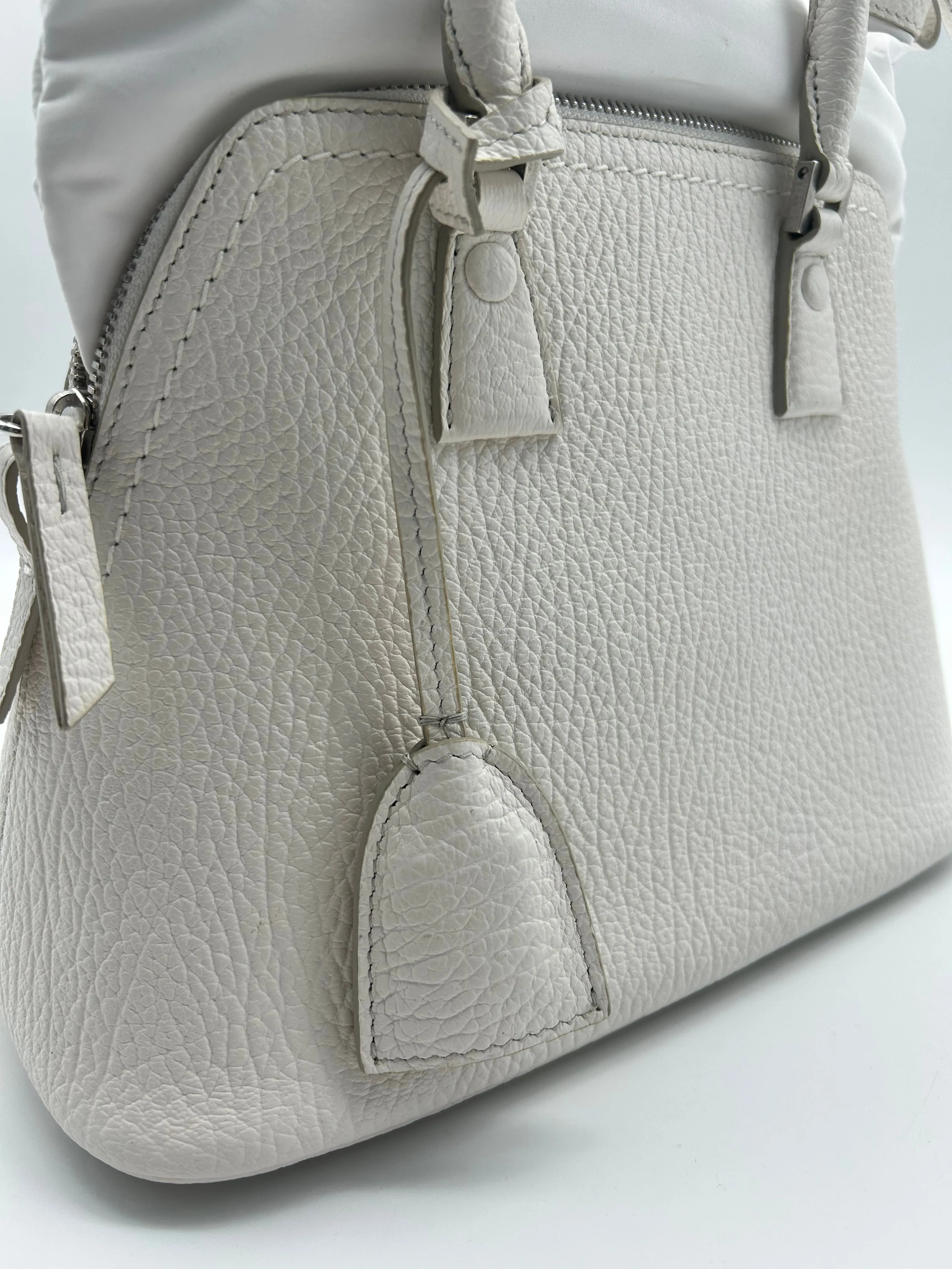 Borsa Bianca A Spalla Con Etichetta Logo