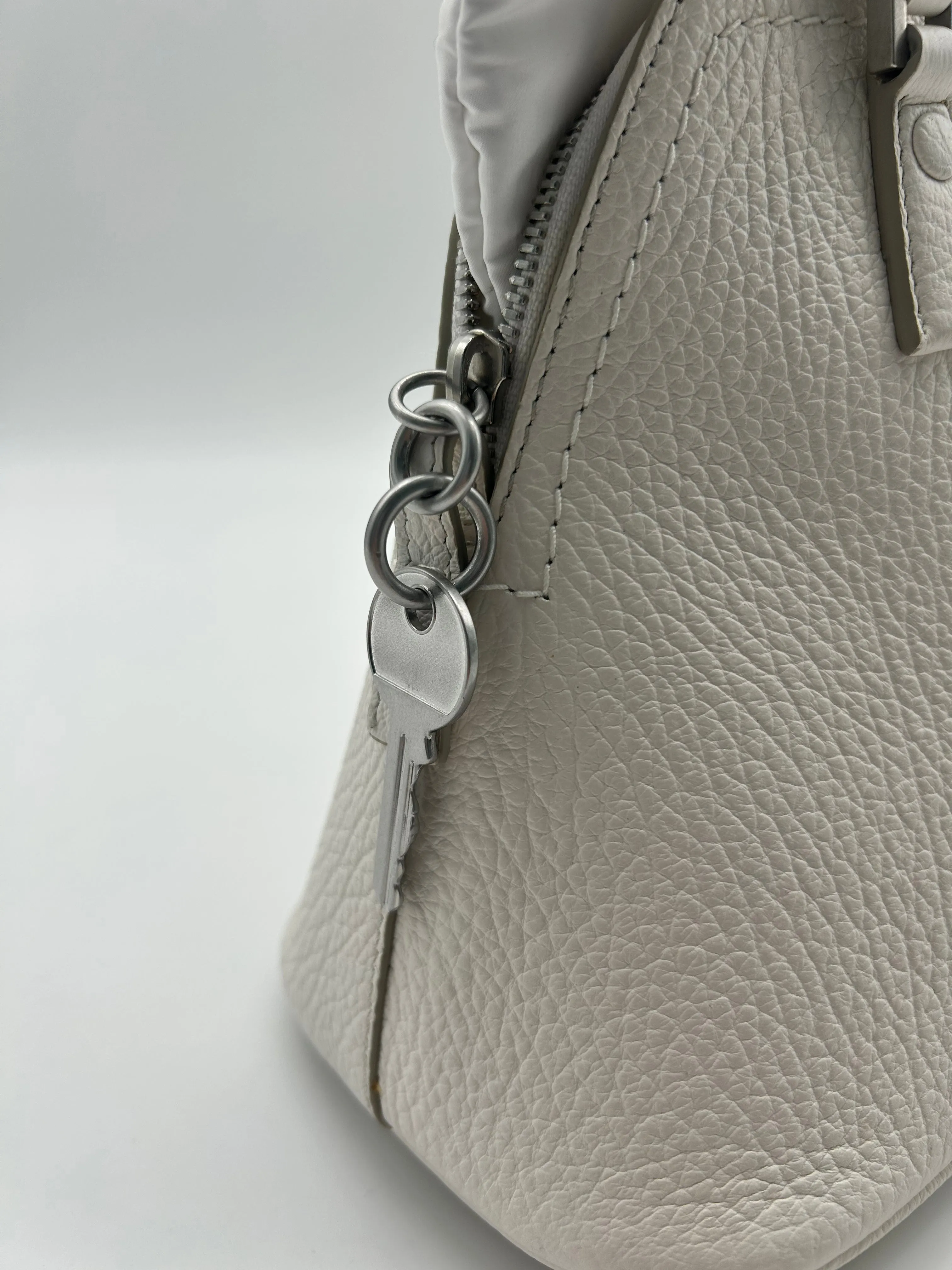 Borsa Bianca A Spalla Con Etichetta Logo