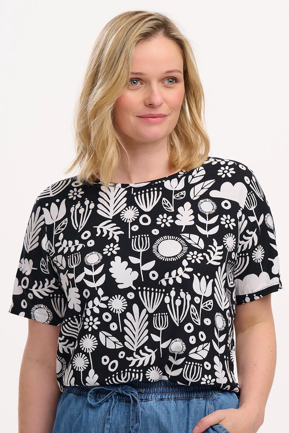 Christina Top - Monochrome. Folk Floral