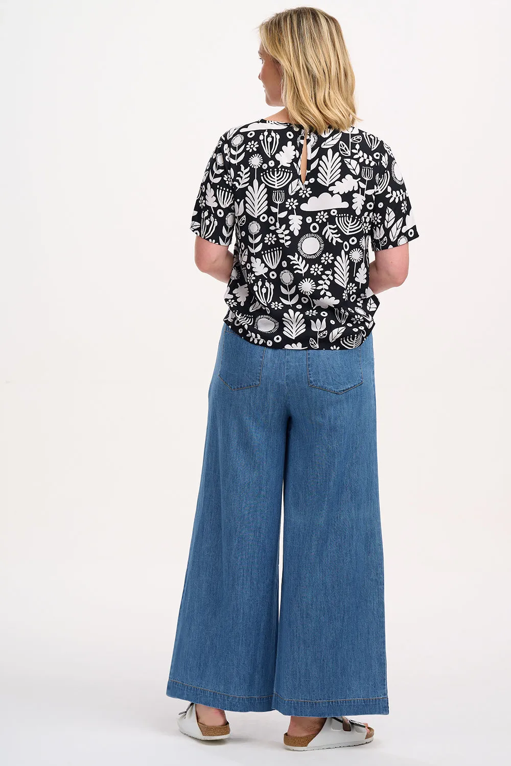 Christina Top - Monochrome. Folk Floral