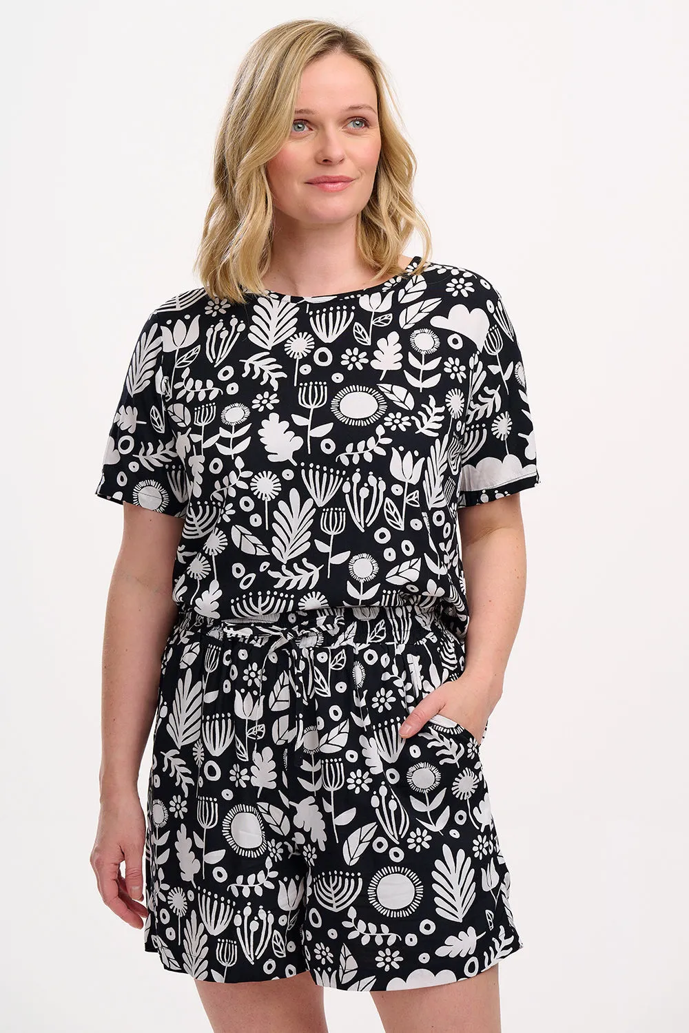 Christina Top - Monochrome. Folk Floral
