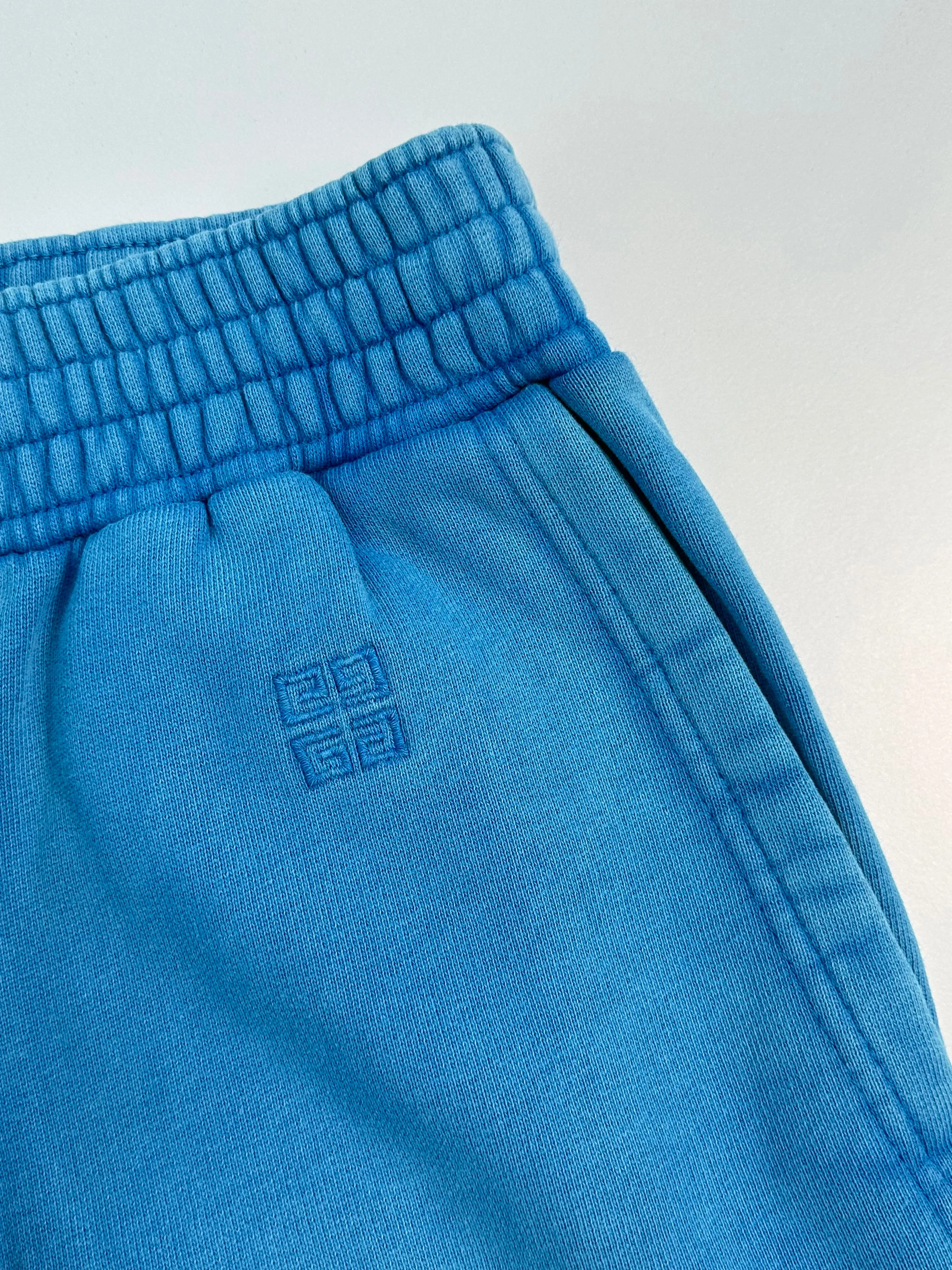Pantalone Tuta Azzurro Uomo Con Patch Artistica Josh Smith