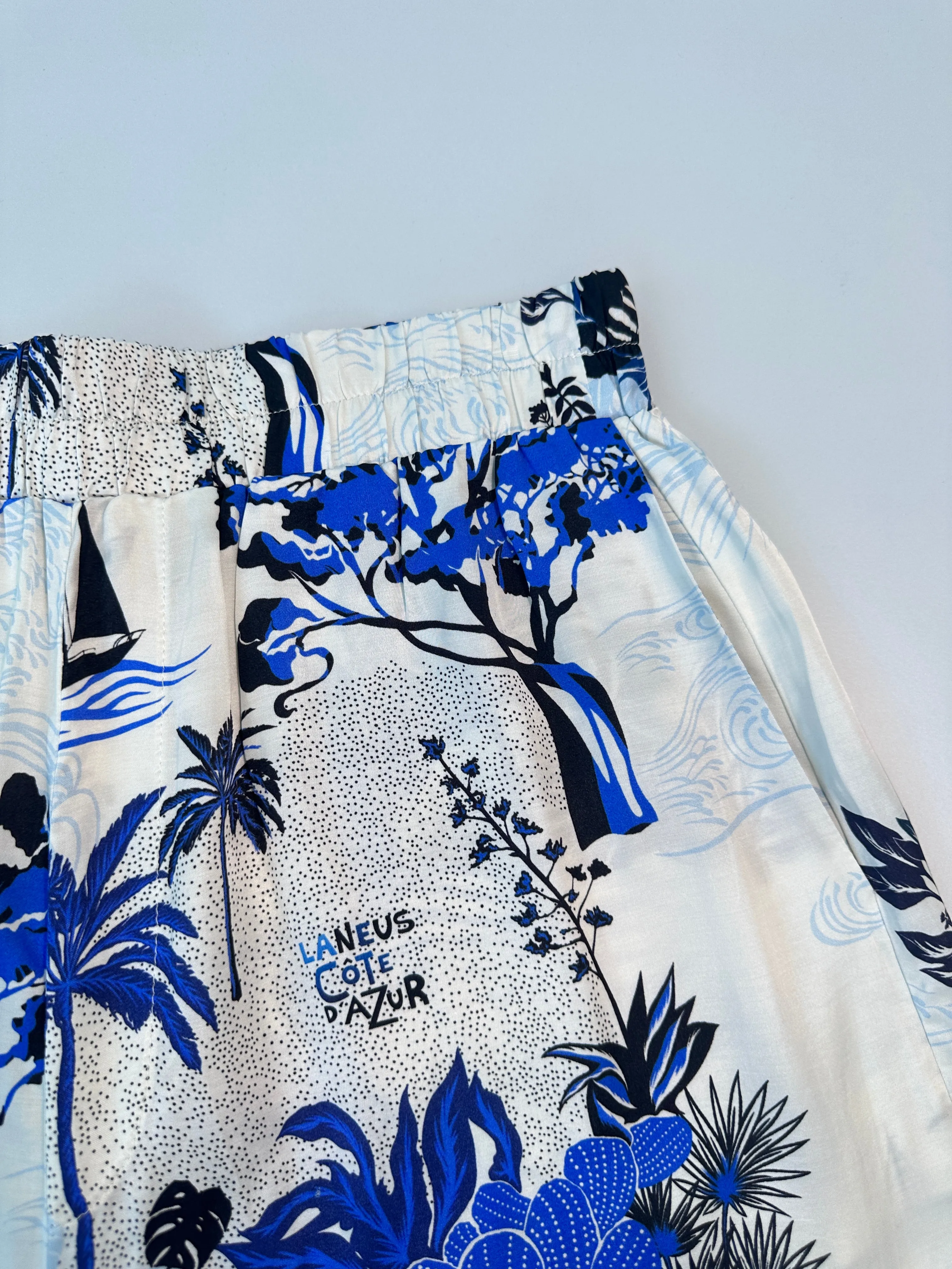 Pantaloni Corti Fantasia Blu Con Vita Elasticizzata