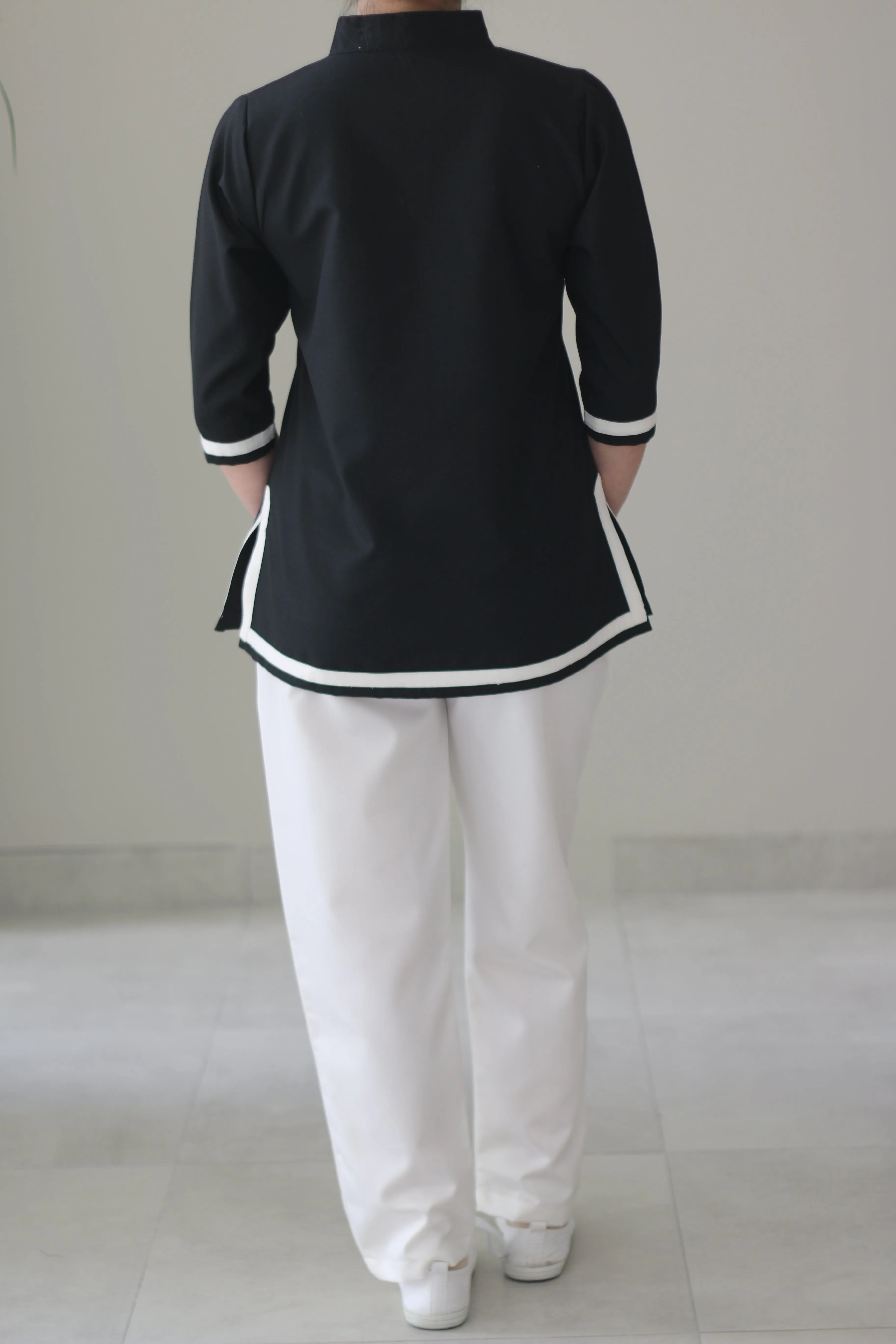 Simple Chic | St Barth | Black